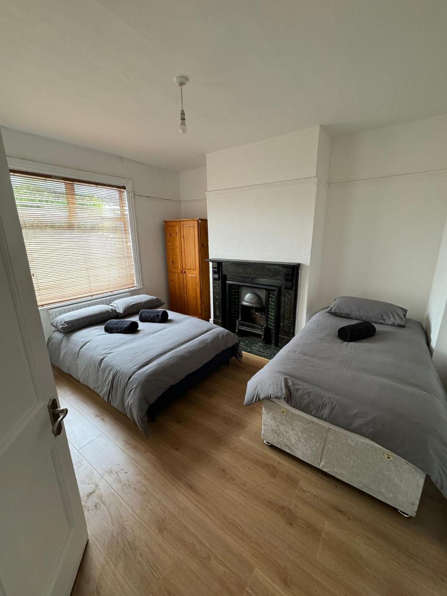 Very Nice Triple Room At 2 Iveragh Rd-5 Dublin Exterior photo